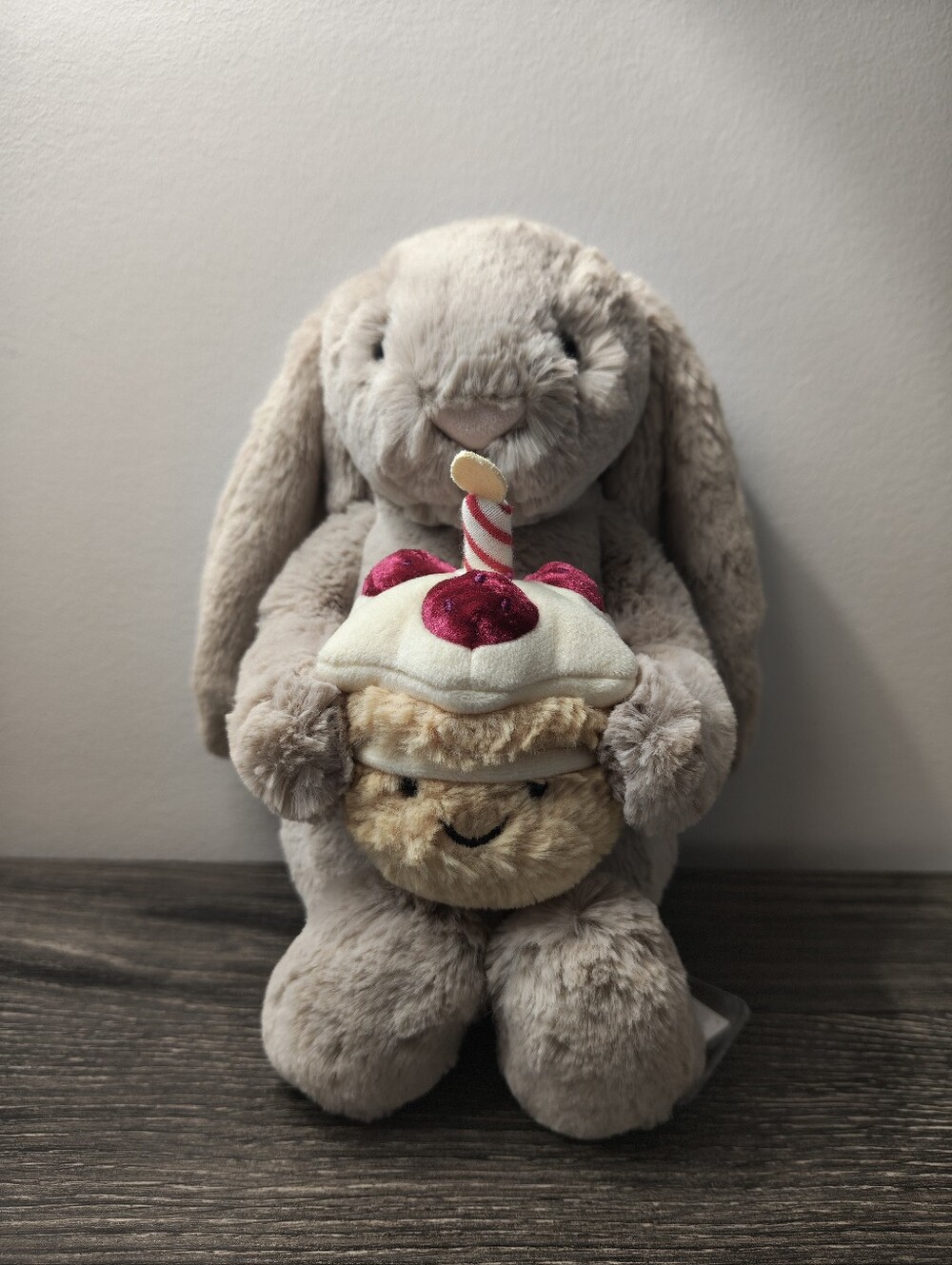 Jellycat Bashful Beige Bunny 'Birthday' BNWT
